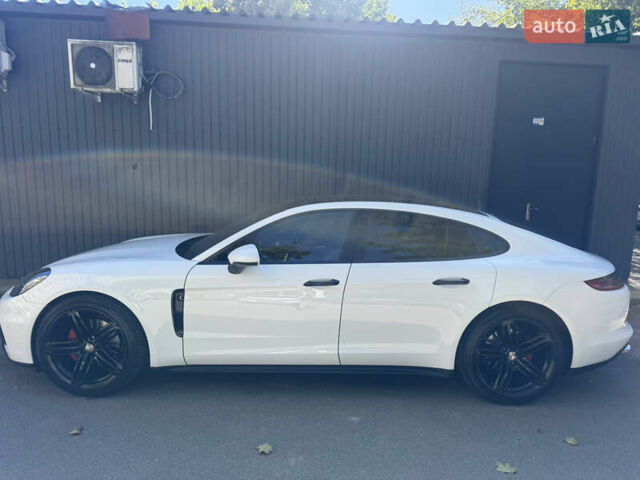 Білий Порше Panamera, об'ємом двигуна 3 л та пробігом 100 тис. км за 49900 $, фото 1 на Automoto.ua