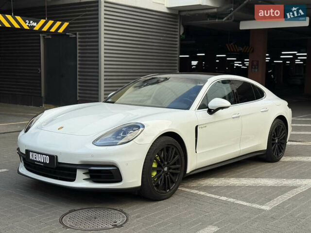 Білий Порше Panamera, об'ємом двигуна 2.9 л та пробігом 100 тис. км за 60000 $, фото 1 на Automoto.ua