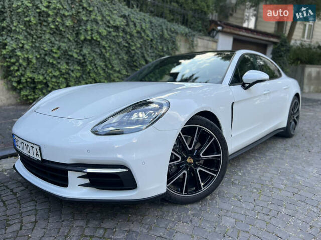 Белый Порше Панамера, объемом двигателя 3 л и пробегом 104 тыс. км за 49900 $, фото 1 на Automoto.ua