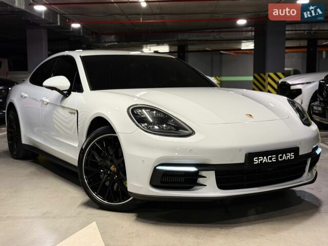 Білий Порше Panamera, об'ємом двигуна 2.89 л та пробігом 55 тис. км за 74900 $, фото 1 на Automoto.ua