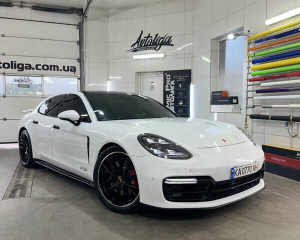 Белый Порше Панамера, объемом двигателя 4 л и пробегом 47 тыс. км за 89900 $, фото 1 на Automoto.ua