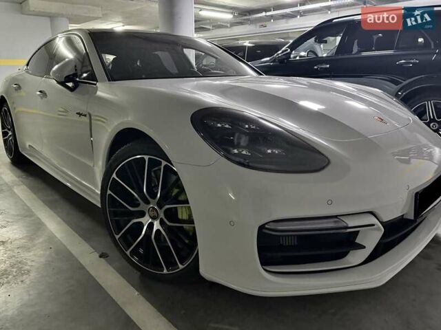 Белый Порше Панамера, объемом двигателя 3 л и пробегом 20 тыс. км за 119500 $, фото 1 на Automoto.ua