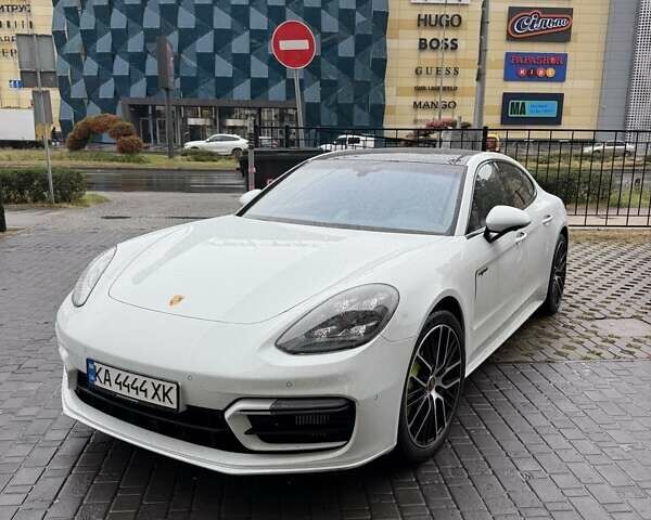 Белый Порше Панамера, объемом двигателя 2.9 л и пробегом 20 тыс. км за 125000 $, фото 1 на Automoto.ua