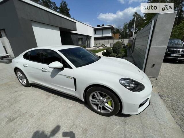 Білий Порше Panamera, об'ємом двигуна 3 л та пробігом 37 тис. км за 122500 $, фото 1 на Automoto.ua