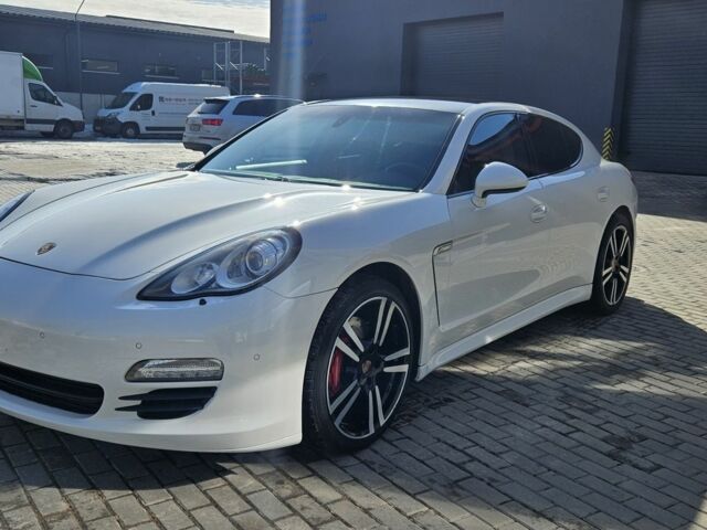Белый Порше Панамера, объемом двигателя 3 л и пробегом 130 тыс. км за 27044 $, фото 1 на Automoto.ua
