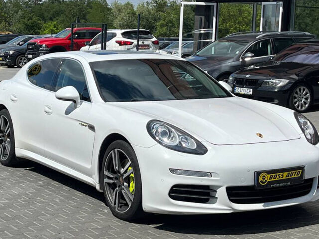 Белый Порше Панамера, объемом двигателя 3 л и пробегом 140 тыс. км за 30000 $, фото 1 на Automoto.ua