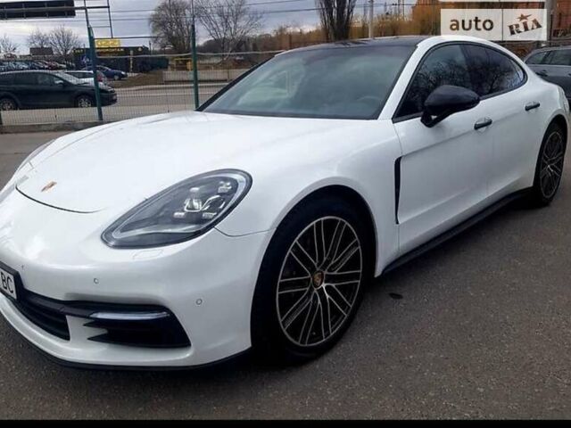 Білий Порше Panamera, об'ємом двигуна 3 л та пробігом 71 тис. км за 73500 $, фото 1 на Automoto.ua