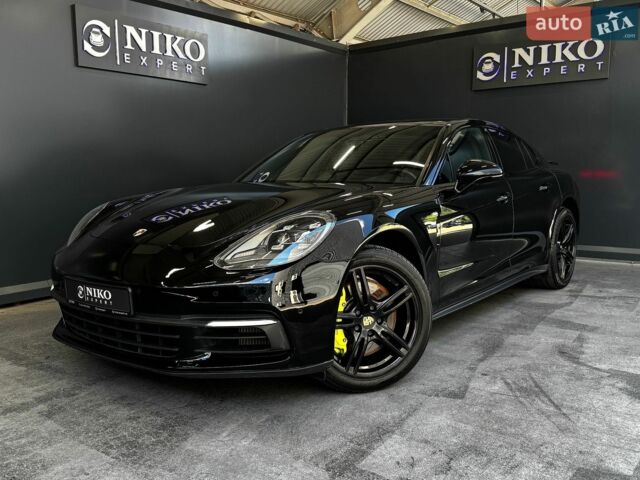 Чорний Порше Panamera, об'ємом двигуна 3 л та пробігом 112 тис. км за 49000 $, фото 1 на Automoto.ua