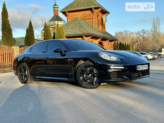 Чорний Порше Panamera, об'ємом двигуна 3 л та пробігом 60 тис. км за 40900 $, фото 1 на Automoto.ua