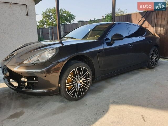 Сірий Порше Panamera, об'ємом двигуна 3.61 л та пробігом 100 тис. км за 12000 $, фото 1 на Automoto.ua