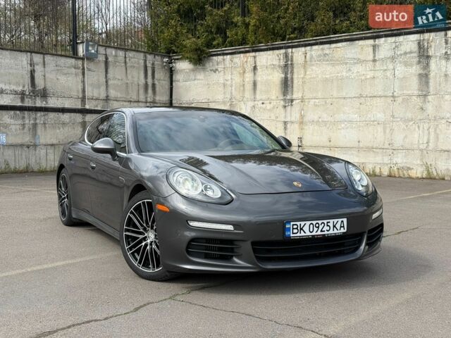 Сірий Порше Panamera, об'ємом двигуна 3 л та пробігом 185 тис. км за 31500 $, фото 1 на Automoto.ua