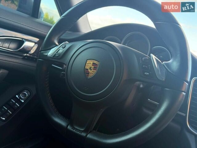 Сірий Порше Panamera, об'ємом двигуна 3 л та пробігом 150 тис. км за 26333 $, фото 1 на Automoto.ua
