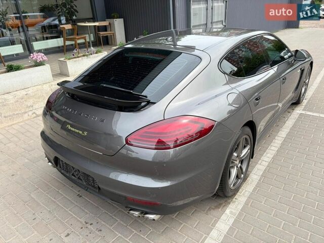 Сірий Порше Panamera, об'ємом двигуна 3 л та пробігом 150 тис. км за 27933 $, фото 1 на Automoto.ua