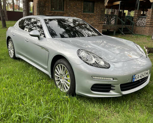 Сірий Порше Panamera, об'ємом двигуна 3 л та пробігом 195 тис. км за 39500 $, фото 1 на Automoto.ua