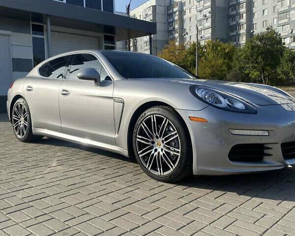 Сірий Порше Panamera, об'ємом двигуна 3 л та пробігом 99 тис. км за 35000 $, фото 1 на Automoto.ua