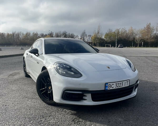 Серый Порше Панамера, объемом двигателя 2.89 л и пробегом 114 тыс. км за 49850 $, фото 1 на Automoto.ua