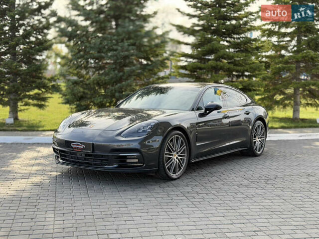 Сірий Порше Panamera, об'ємом двигуна 3 л та пробігом 72 тис. км за 55000 $, фото 1 на Automoto.ua