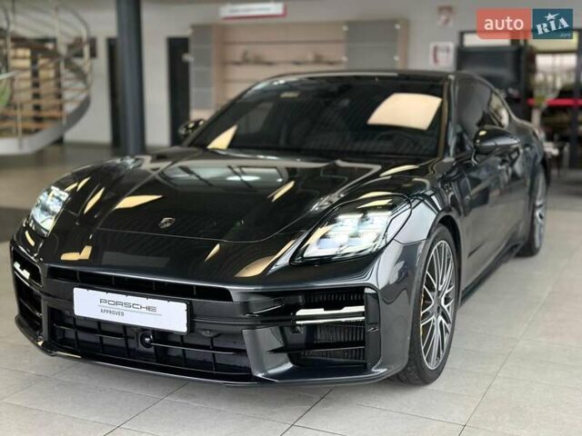 Серый Порше Панамера, объемом двигателя 4 л и пробегом 21 тыс. км за 295000 $, фото 1 на Automoto.ua