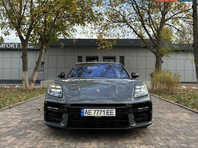 Серый Порше Панамера, объемом двигателя 4 л и пробегом 9 тыс. км за 220000 $, фото 1 на Automoto.ua