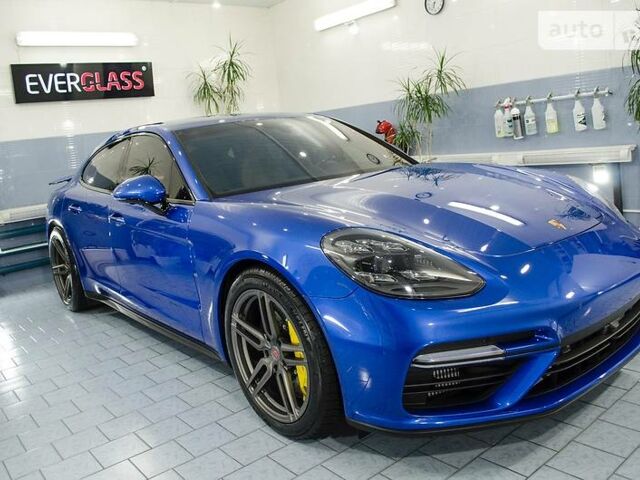 Синій Порше Panamera, об'ємом двигуна 4 л та пробігом 10 тис. км за 199000 $, фото 1 на Automoto.ua