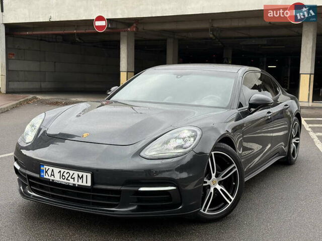 Зелений Порше Panamera, об'ємом двигуна 3 л та пробігом 70 тис. км за 46500 $, фото 1 на Automoto.ua