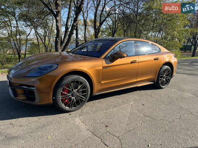 Помаранчевий Порше Panamera, об'ємом двигуна 4 л та пробігом 20 тис. км за 278000 $, фото 1 на Automoto.ua