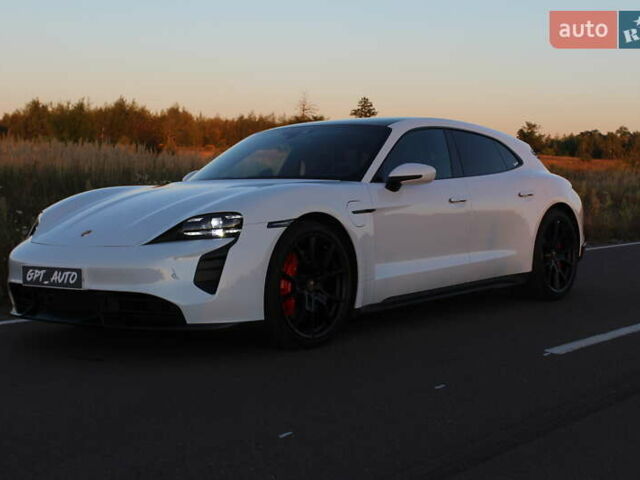 Белый Порше Тайкан, объемом двигателя 0 л и пробегом 29 тыс. км за 75800 $, фото 1 на Automoto.ua