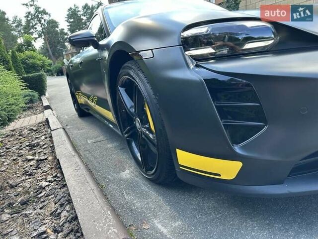 Серый Порше Тайкан, объемом двигателя 0 л и пробегом 58 тыс. км за 62000 $, фото 1 на Automoto.ua