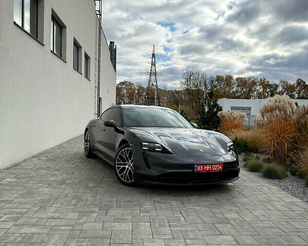 Серый Порше Тайкан, объемом двигателя 0 л и пробегом 55 тыс. км за 52400 $, фото 1 на Automoto.ua