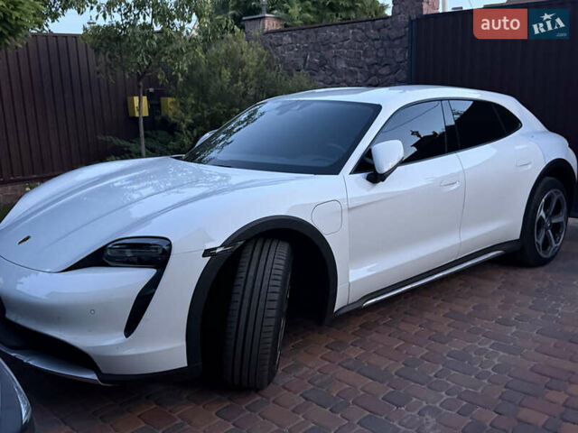 Білий Порше Taycan Cross Turismo, об'ємом двигуна 0 л та пробігом 33 тис. км за 69000 $, фото 1 на Automoto.ua