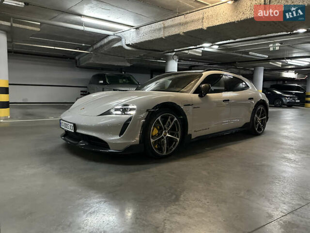 Серый Порше Taycan Cross Turismo, объемом двигателя 0 л и пробегом 8 тыс. км за 165000 $, фото 1 на Automoto.ua