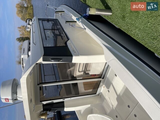 Білий Квіксільвер 675 Pilothouse, об'ємом двигуна 3 л та пробігом 1 тис. км за 99000 $, фото 1 на Automoto.ua