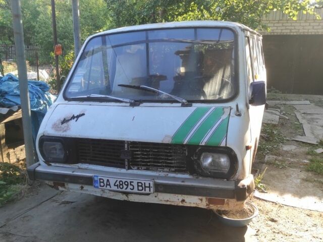 Белый РАФ 2203, объемом двигателя 2.4 л и пробегом 234 тыс. км за 550 $, фото 1 на Automoto.ua