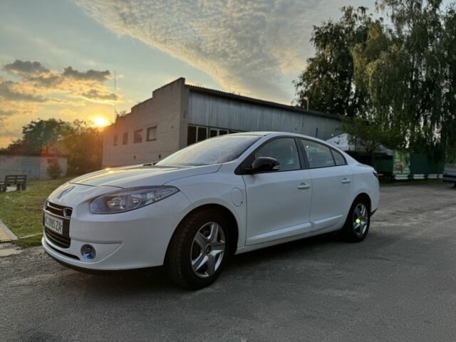 Белый Рено 10, объемом двигателя 0 л и пробегом 130 тыс. км за 4000 $, фото 1 на Automoto.ua