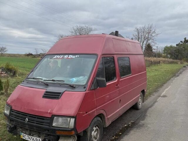 Красный Рено 10, объемом двигателя 10 л и пробегом 3 тыс. км за 600 $, фото 1 на Automoto.ua