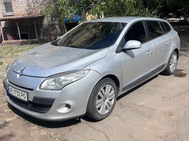 Сірий Рено 10, об'ємом двигуна 1.5 л та пробігом 215 тис. км за 6542 $, фото 1 на Automoto.ua