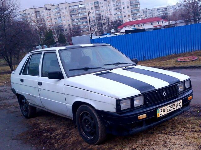 Білий Рено 11, об'ємом двигуна 1.1 л та пробігом 388 тис. км за 570 $, фото 1 на Automoto.ua