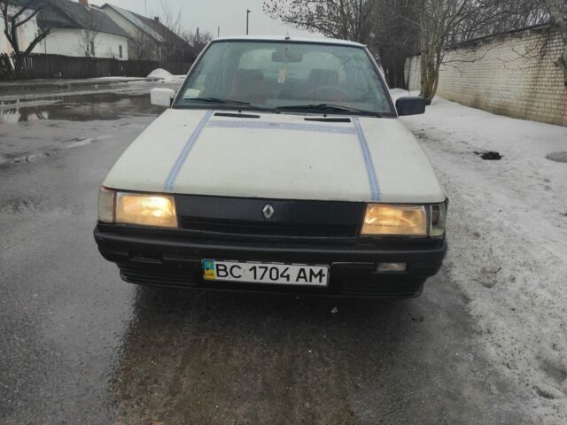Білий Рено 11, об'ємом двигуна 1.7 л та пробігом 300 тис. км за 650 $, фото 1 на Automoto.ua