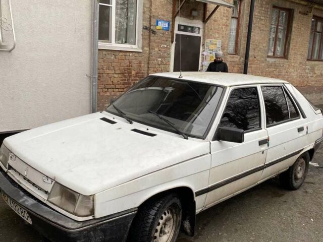Белый Рено 11, объемом двигателя 1.7 л и пробегом 200 тыс. км за 800 $, фото 1 на Automoto.ua