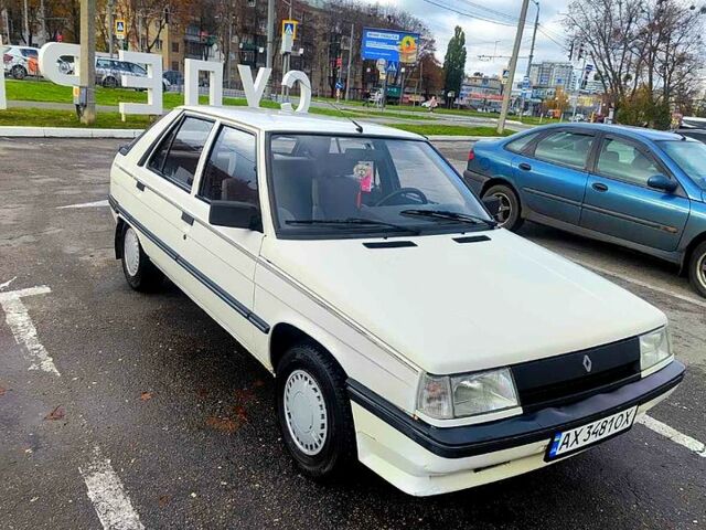Белый Рено 11, объемом двигателя 1.4 л и пробегом 90 тыс. км за 2000 $, фото 1 на Automoto.ua