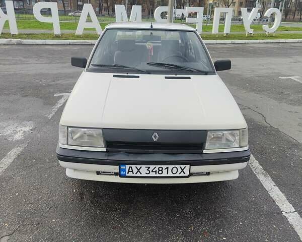 Білий Рено 11, об'ємом двигуна 1.4 л та пробігом 90 тис. км за 1700 $, фото 1 на Automoto.ua
