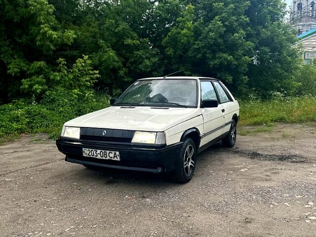 Білий Рено 11, об'ємом двигуна 1.4 л та пробігом 270 тис. км за 1250 $, фото 1 на Automoto.ua