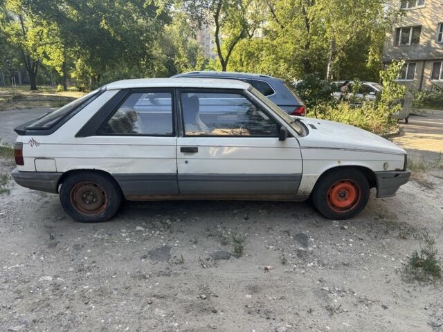 Белый Рено 11, объемом двигателя 1.7 л и пробегом 300 тыс. км за 500 $, фото 1 на Automoto.ua