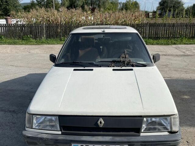 Белый Рено 11, объемом двигателя 1.7 л и пробегом 255 тыс. км за 200 $, фото 1 на Automoto.ua