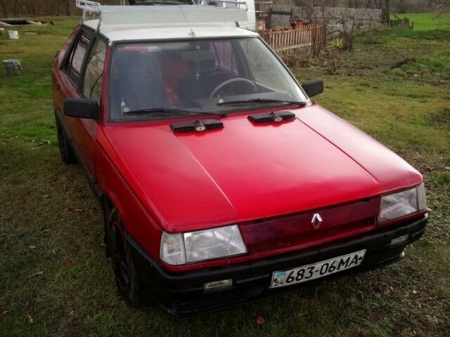 Червоний Рено 11, об'ємом двигуна 1.4 л та пробігом 400 тис. км за 1000 $, фото 1 на Automoto.ua