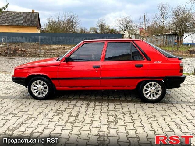 Красный Рено 11, объемом двигателя 1.4 л и пробегом 200 тыс. км за 810 $, фото 1 на Automoto.ua