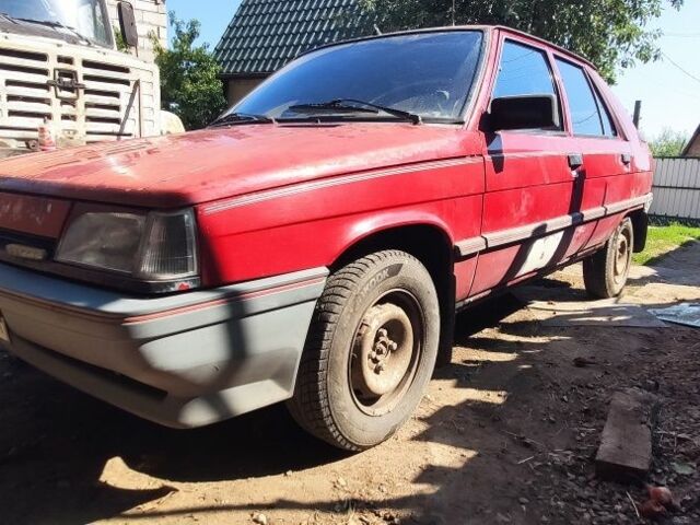 Червоний Рено 11, об'ємом двигуна 1.7 л та пробігом 350 тис. км за 1000 $, фото 1 на Automoto.ua