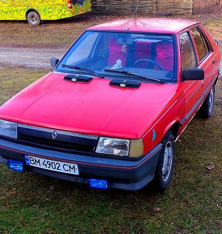 Красный Рено 11, объемом двигателя 1.4 л и пробегом 0 тыс. км за 850 $, фото 1 на Automoto.ua