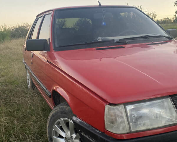 Красный Рено 11, объемом двигателя 0 л и пробегом 125 тыс. км за 950 $, фото 1 на Automoto.ua