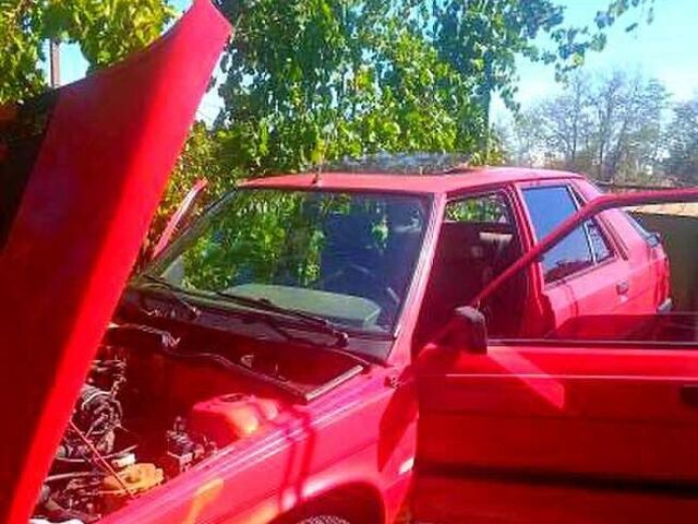 Красный Рено 11, объемом двигателя 1.6 л и пробегом 264 тыс. км за 1000 $, фото 1 на Automoto.ua